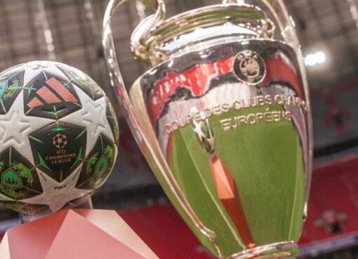 UEFA presentó el balón para la Champions League.