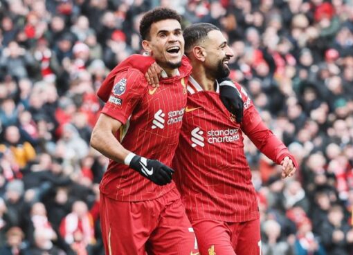 Liverpool mantiene el liderato de la Premier League