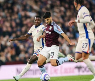 Moisés Caicedo en la derrota del Chelsea ante Aston Villa