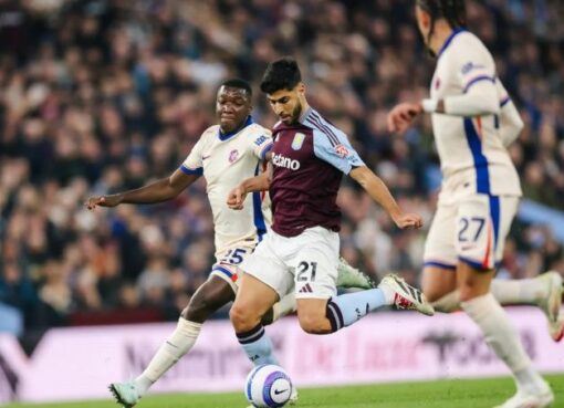 Moisés Caicedo en la derrota del Chelsea ante Aston Villa