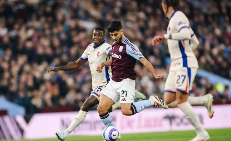 Moisés Caicedo en la derrota del Chelsea ante Aston Villa