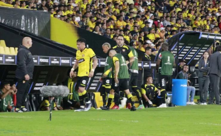 Mario Pineida salió expulsado en el partido entre BSC y El Nacional