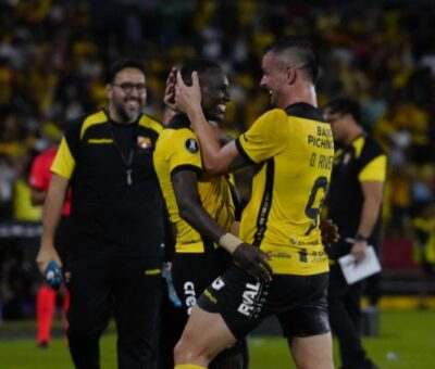 Barcelona goleó a Corinthians en el estadio Monumental.