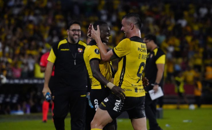 Barcelona goleó a Corinthians en el estadio Monumental.