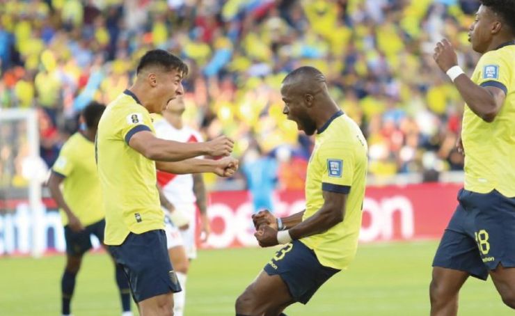 Los jugadores de Ecuador celebran el triunfo por Eliminatorias