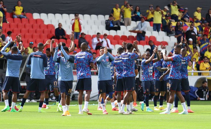 Joel Ordóñez, jugador de Ecuador, se retiró del partido cuando se cumplía 60 minutos por un fuerte dolor en su pierna.